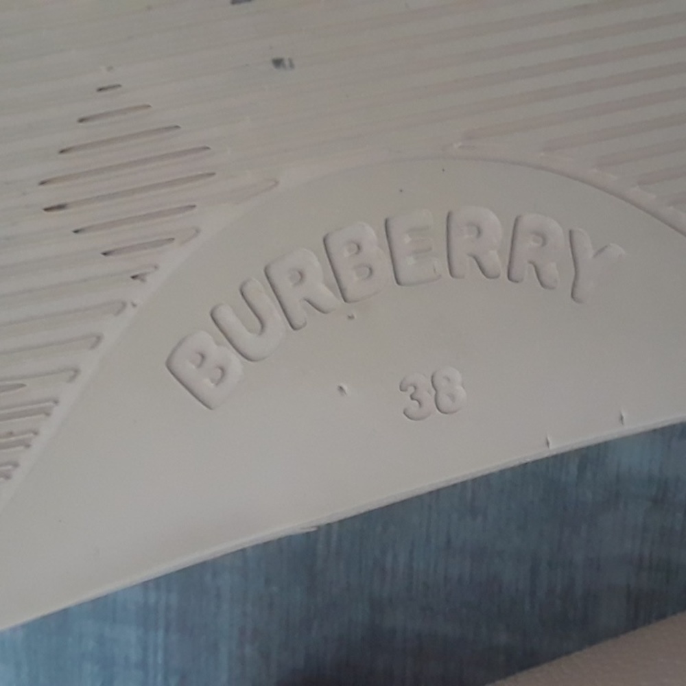 BURBERRY FURLEY LOGO SLIDES..SIZE 38 - Picture 7 of 14